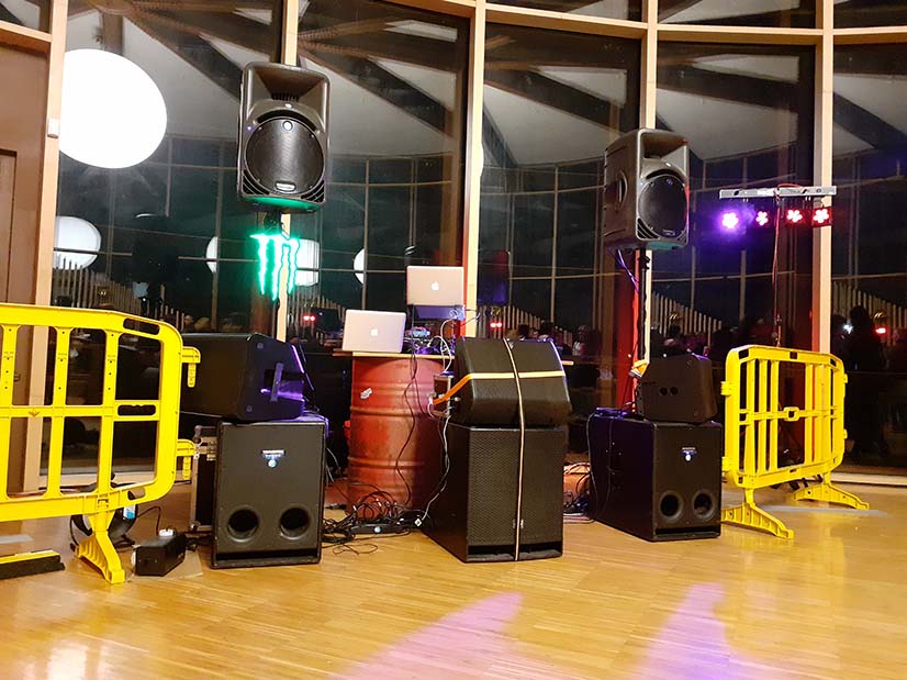 Impianto_audio_per_DJ